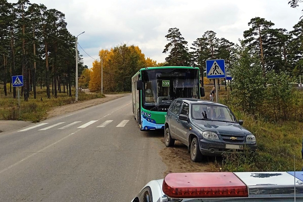 В Улан-Удэ водитель «Нивы» врезался в пассажирский «Волгабас ...
