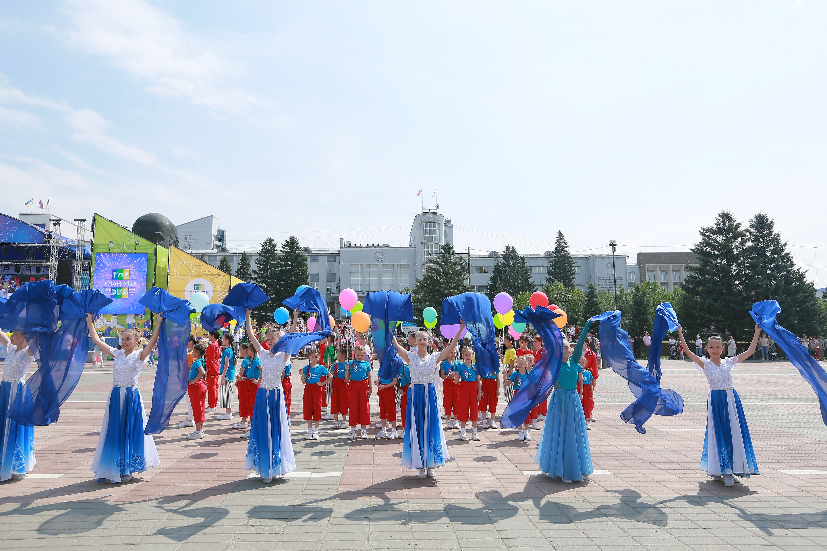 Поздравление председателя Улан-Удэнского городского совета депутатов Ч.В.  Бальжинимаева с Днем города | 15.06.2024 | Новости Улан-Удэ - БезФормата