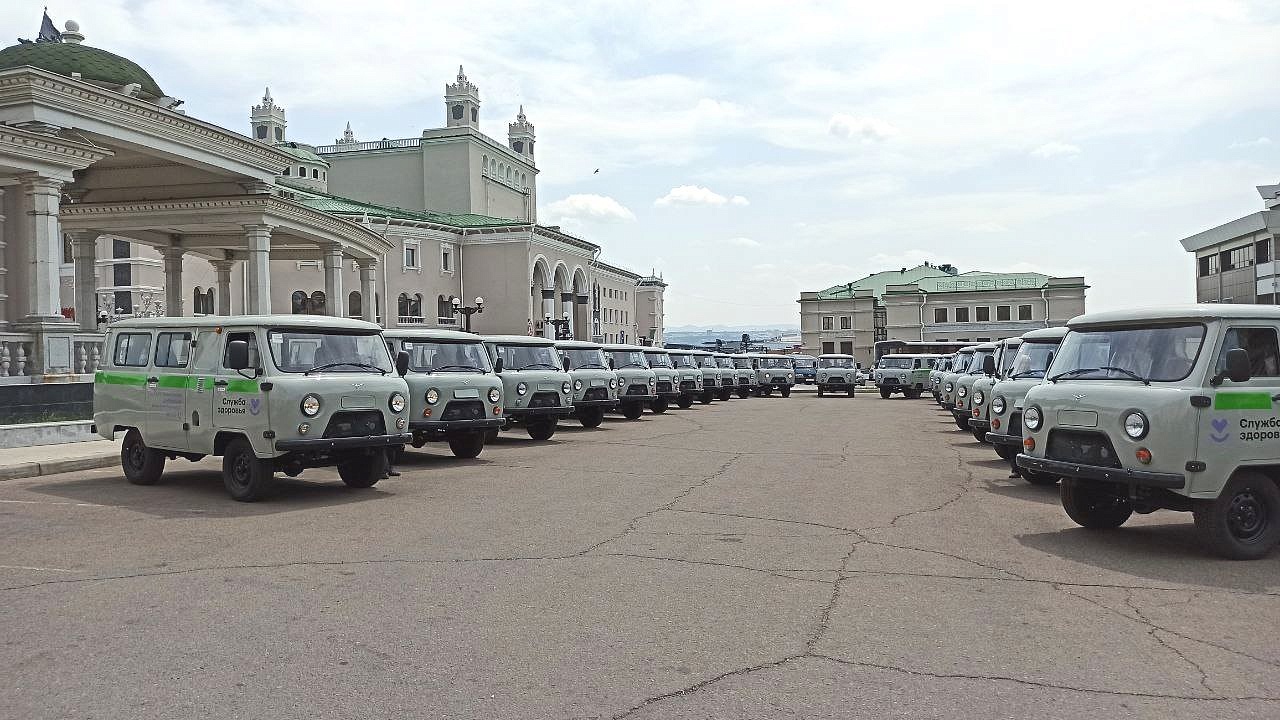 Председатель Народного Хурала Бурятии вручил медучреждениям ключи от  автомобилей | 17.06.2024 | Новости Улан-Удэ - БезФормата