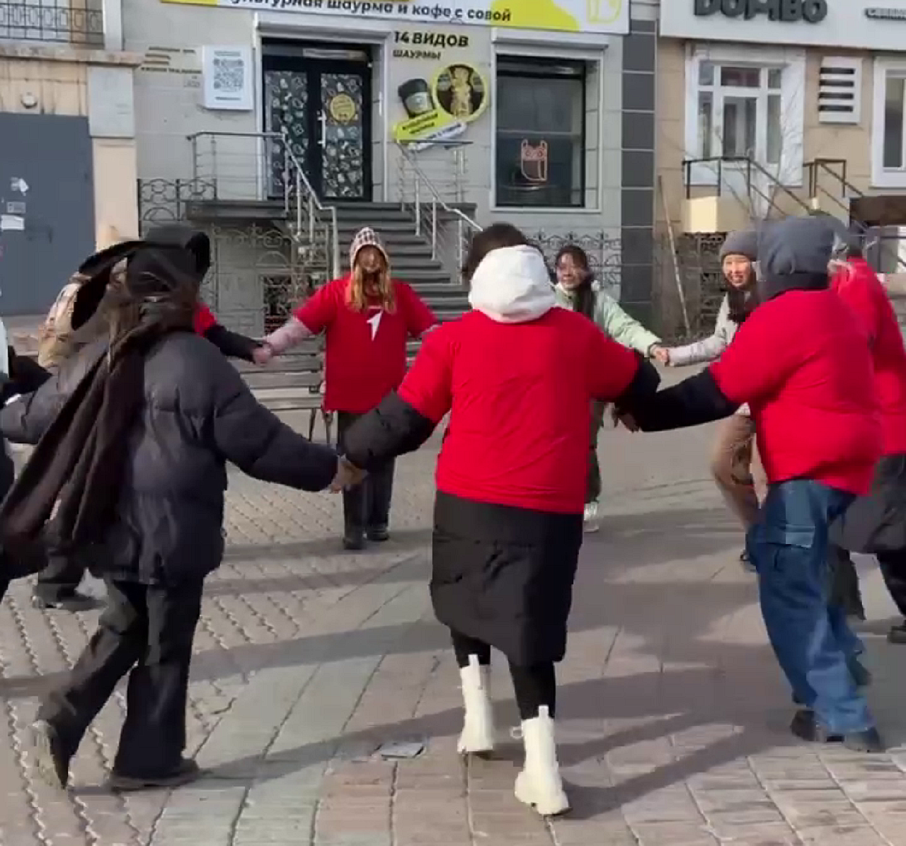 В Улан-Удэ дружно празднуют День народного единства (ВИДЕО) | 04.11.2023 |  Новости Улан-Удэ - БезФормата