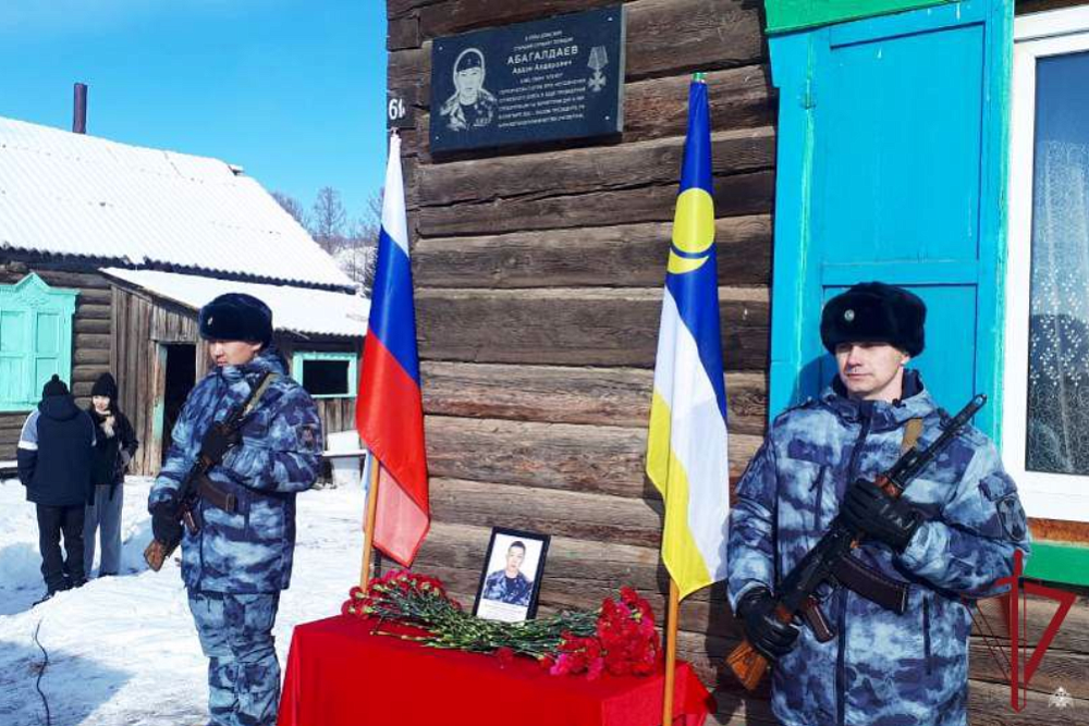 ОМОН Бурятии. Росгвардия Бурятия. Бурятский ОМОН Кречет. Сотрудник ОМОН.